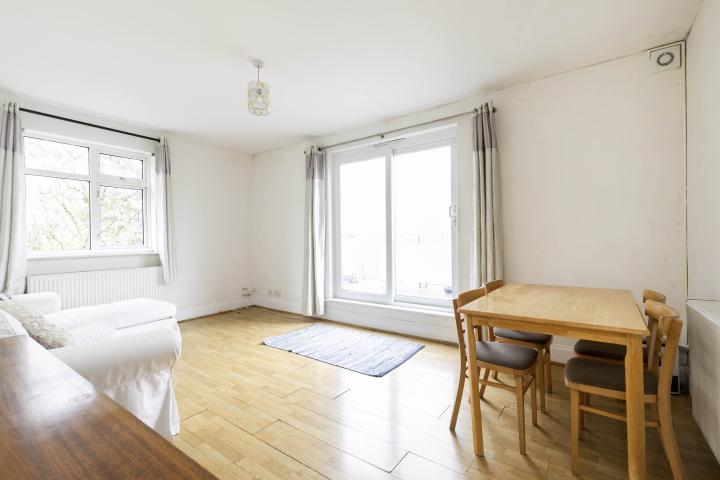 Modern and Central Apartment Belton Road, Willesden Green